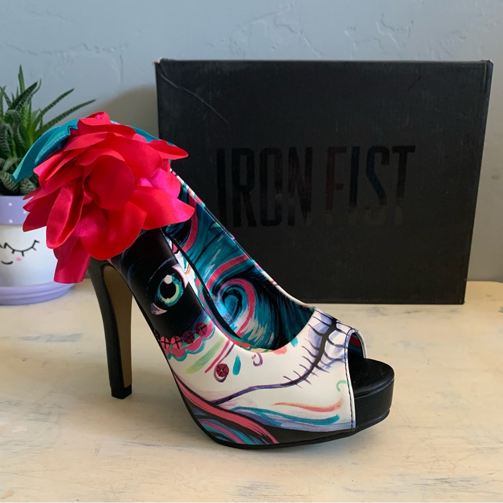 IRON FIST | NWT Ship Wrecker Peep Toe Platform Size US 5 EU 36